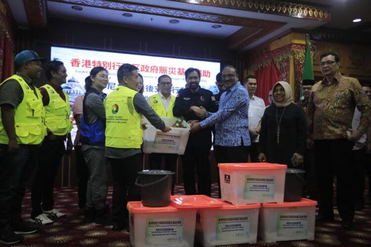 Penyerahan bantuan kemanusiaan dari jaringan relawan internasional asal Tiongkok dan Malaysia kepada Gubernur Aceh H Muzakir Manaf di Restoran Meuligoe Kompleks Meuligoe Gubernur Aceh pada Sabtu 1842026 KETIKKABARcom Penyerahan bantuan kemanusiaan dari jaringan relawan internasional asal Tiongkok dan Malaysia kepada Gubernur Aceh H Muzakir Manaf di Restoran Meuligoe Kompleks Meuligoe Gubernur Aceh pada Sabtu 1842026