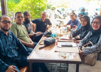 Tenaga Sukarela (TSR) PMI Kota Banda Aceh memperkuat solidaritas internal serta mematangkan program pemberdayaan ekonomi bagi keluarga relawan melalui pertemuan silaturahmi dan halal bihalal di kawasan Lambhuk, Banda Aceh, pada Minggu (19/4/2026).