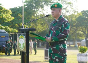 Kapok Sahli Pangdam IM, Brigadir Jenderal TNI Mahesa Fitriadi bertindak sebagai Inspektur Upacara pada pelaksanaan Upacara Bendera Bulanan di Lapangan Blang Padang, Kota Banda Aceh, Senin (20/4/2026)./ FOTO: HUMAS KODAM IM