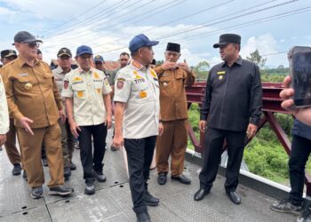 Menteri Dalam Negeri (Mendagri) Tito Karnavian bersama Wakil Gubernur Aceh Fadhlullah meninjau sejumlah lokasi terdampak bencana di Kabupaten Bener Meriah dan Aceh Tengah pada Senin (20/4/2026).