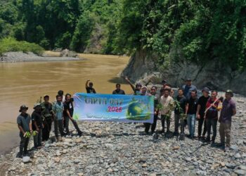 Ikatan Pemuda Jantho Lestari bersama Forum Jurnalis Lingkungan (FJL) Aceh menggelar aksi protes terhadap maraknya aktivitas tambang ilegal di kawasan Cagar Alam Jantho, Aceh Besar, Rabu (22/4/2026)./ FOTO: Ist