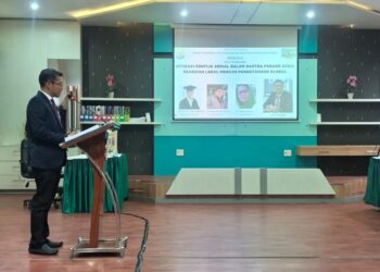 Akademisi sekaligus budayawan ternama Aceh Herman RN saat Sidang Promosi Doktor pada Program Studi Doktor Pendidikan Ilmu Pengetahuan Sosial DPIPS Sekolah Pascasarjana Universitas Syiah Kuala USK di Auditorium Pascasarjana USK Selasa 2142026