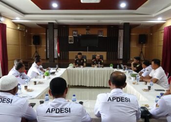 Kejaksaan Negeri (Kejari) Aceh Besar menggelar audiensi dan silaturahmi bersama jajaran pengurus Asosiasi Pemerintah Desa Seluruh Indonesia (APDESI) Kabupaten Aceh Besar di Kantor Kejati Aceh Besar, Selasa, 28/4/2026. {FOTO: Humas]