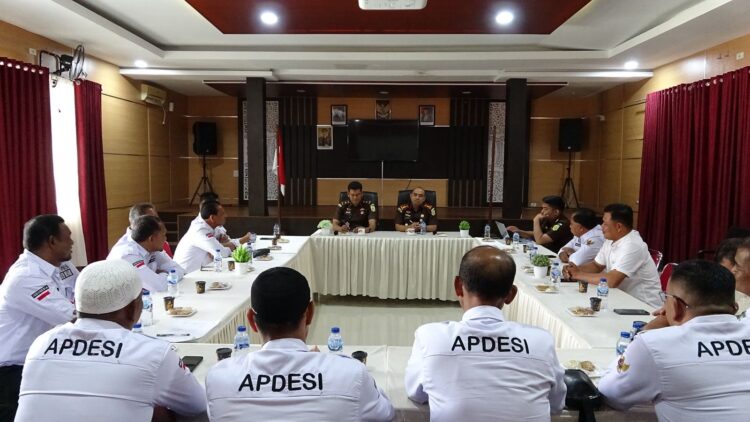 Kejaksaan Negeri Kejari Aceh Besar menggelar audiensi dan silaturahmi bersama jajaran pengurus Asosiasi Pemerintah Desa Seluruh Indonesia APDESI Kabupaten Aceh Besar di Kantor Kejati Aceh Besar Selasa 2842026 FOTO Humas KETIKKABARcom Kejaksaan Negeri Kejari Aceh Besar menggelar audiensi dan silaturahmi bersama jajaran pengurus Asosiasi Pemerintah Desa Seluruh Indonesia APDESI Kabupaten Aceh Besar di Kantor Kejati Aceh Besar Selasa 2842026 FOTO Humas