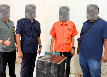 Petugas Bea Cukai Banda Aceh berhasil mengamankan pelaku dan barang bukti 101.520 batang rokok tanpa pita cukai dari berbagai merek, Rabu (29/4/2026). [FOTO: Ist]