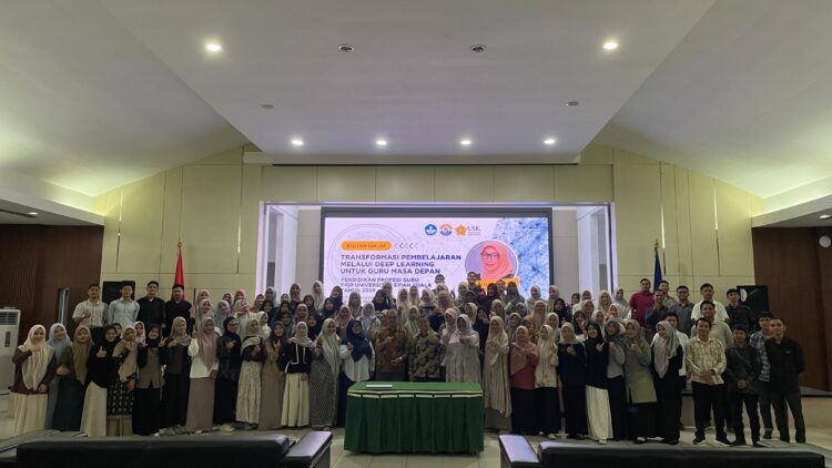 Sebanyak 119 mahasiswa calon guru mengikuti kuliah umum bertema Transformasi Pembelajaran Melalui Deep Learning untuk Guru Masa Depan di Auditorium FKIP Universitas Syiah Kuala USK Kamis 3042026 FOTO HUMAS KETIKKABARcom Sebanyak 119 mahasiswa calon guru mengikuti kuliah umum bertema Transformasi Pembelajaran Melalui Deep Learning untuk Guru Masa Depan di Auditorium FKIP Universitas Syiah Kuala USK Kamis 3042026 FOTO HUMAS