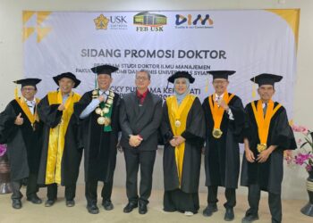 Kepala Biro Sumber Daya Manusia Karo SDM Polda Aceh Kombes Pol Ricky Purnama Kertapati SIK MSi tengah resmi menyandang gelar Doktor Ilmu Manajemen dari Universitas Syiah Kuala USK Rabu 2942026 FOTO Humas Polda Aceh