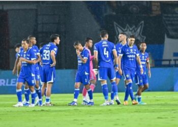 Persib Bandung harus berbagi poin setelah bermain imbang 22 melawan Dewa United FC dalam laga lanjutan BRI Super League 20252026 yang digelar di Stadion Internasional Banten Serang pada Senin 2042026 FOTO LIB KETIKKABARcom Persib Bandung harus berbagi poin setelah bermain imbang 2 2 melawan Dewa United FC dalam laga lanjutan BRI Super League 20252026 yang digelar di Stadion Internasional Banten Serang pada Senin 2042026 FOTO LIB