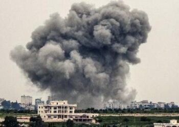 Militer Israel melancarkan serangan udara ke sejumlah wilayah di Lebanon selatan pada Selasa (28/4/2026). [FOTO: AFP]
