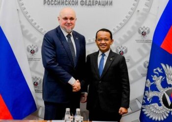 Menteri ESDM Bahlil Lahadalia bertemu Menteri Energi Rusia Sergey Tsivilev. Foto: Kementerian ESDM