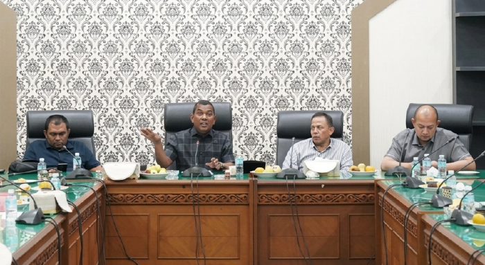 DPRA resmi membentuk Satuan Tugas Satgas Pengawasan Penanggulangan Bencana Hidrometeorologi guna mengawal proses rehabilitasi pascabencana dalam rapat kerja perdana di Ruang Badan Anggaran DPRA Selasa 7 April 2026 KETIKKABARcom DPRA resmi membentuk Satuan Tugas Satgas Pengawasan Penanggulangan Bencana Hidrometeorologi guna mengawal proses rehabilitasi pascabencana dalam rapat kerja perdana di Ruang Badan Anggaran DPRA Selasa 7 April 2026