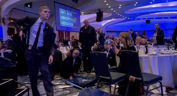 Insiden yang terjadi di acara White House Correspondents Dinner WHCD di Hotel Washington Hilton Sabtu 2542026 malam waktu setempat FOTO REUTERS KETIKKABARcom Insiden yang terjadi di acara White House Correspondents Dinner WHCD di Hotel Washington Hilton Sabtu 2542026 malam waktu setempat FOTO REUTERS