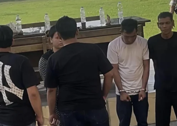 Tim gabungan Polresta Pekanbaru dan Polda Riau meringkus empat tersangka pembunuhan serta perampokan terhadap seorang lansia, Dumaris Deniwati Boru Sitio, dalam pelarian lintas provinsi di Sumatra pada Sabtu (2/5/2026). [FOTO: Ist]
