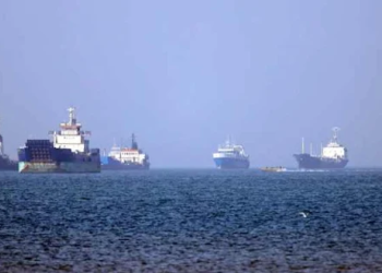 Kapal tanker minyak dan sejumlah wilayah sipil di sekitar Selat Hormuz pada Jumat (8/5/2026). [FOTO: Ist]
