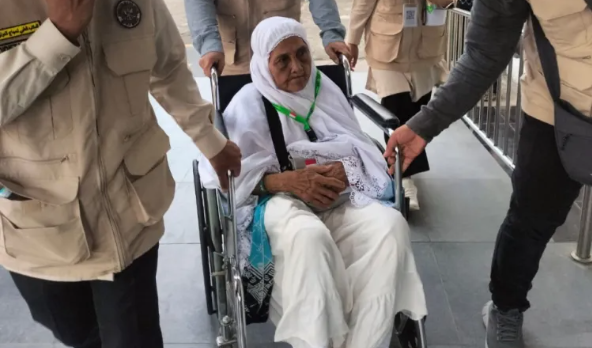 Ramlah Sali Binti Sali nenek berusia 101 tahun asal Kota Langsa resmi tercatat sebagai jamaah haji tertua seProvinsi Aceh pada musim haji 1447 Hijriah2026 Masehi FOTO Ist KETIKKABARcom Ramlah Sali Binti Sali nenek berusia 101 tahun asal Kota Langsa resmi tercatat sebagai jamaah haji tertua se Provinsi Aceh pada musim haji 1447 Hijriah2026 Masehi FOTO Ist
