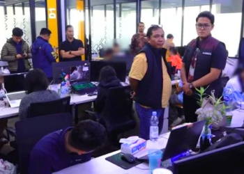 Badan Reserse Kriminal (Bareskrim) Polri melakukan penggerebekan terhadap sebuah kantor yang menjadi markas aktivitas perjudian online di Jalan Hayam Wuruk, Jakarta Barat, pada Sabtu (9/5/2026). [FOTO: Ist]
