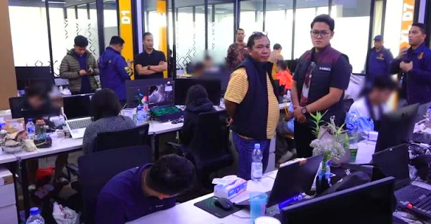 Badan Reserse Kriminal Bareskrim Polri melakukan penggerebekan terhadap sebuah kantor yang menjadi markas aktivitas perjudian online di Jalan Hayam Wuruk Jakarta Barat pada Sabtu 952026 FOTO Ist KETIKKABARcom Badan Reserse Kriminal Bareskrim Polri melakukan penggerebekan terhadap sebuah kantor yang menjadi markas aktivitas perjudian online di Jalan Hayam Wuruk Jakarta Barat pada Sabtu 952026 FOTO Ist