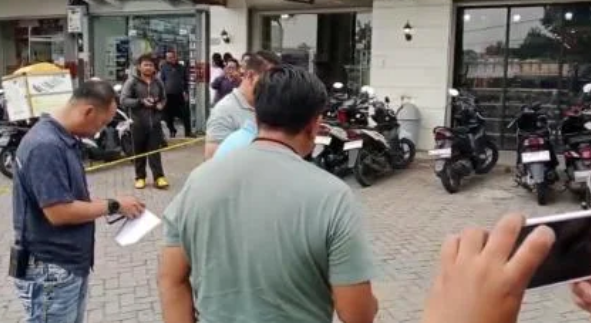 Petugas gabungan dari Polda Lampung dan Polresta Bandar Lampung melakukan olah Tempat Kejadian Perkara TKP FOTO Ist KETIKKABARcom Petugas gabungan dari Polda Lampung dan Polresta Bandar Lampung melakukan olah Tempat Kejadian Perkara TKP FOTO Ist
