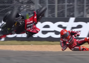 Marc Marquez crash pada sprint race MotoGP Prancis 2026 di Sirkuit Le Mans 952026 FOTO Tangkap Layar KETIKKABARcom Marc Marquez crash pada sprint race MotoGP Prancis 2026 di Sirkuit Le Mans 952026 FOTO Tangkap Layar