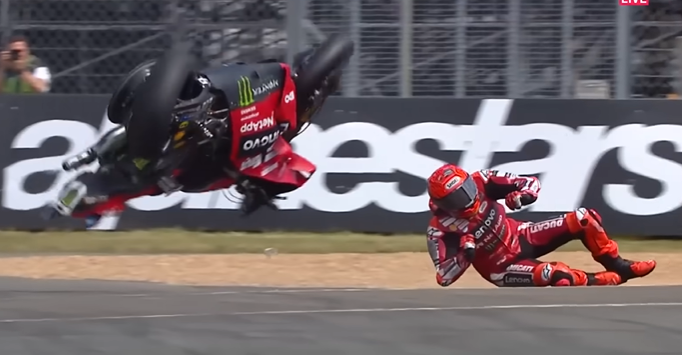 Marc Marquez crash pada sprint race MotoGP Prancis 2026 di Sirkuit Le Mans 952026 FOTO Tangkap Layar KETIKKABARcom Marc Marquez crash pada sprint race MotoGP Prancis 2026 di Sirkuit Le Mans 952026 FOTO Tangkap Layar
