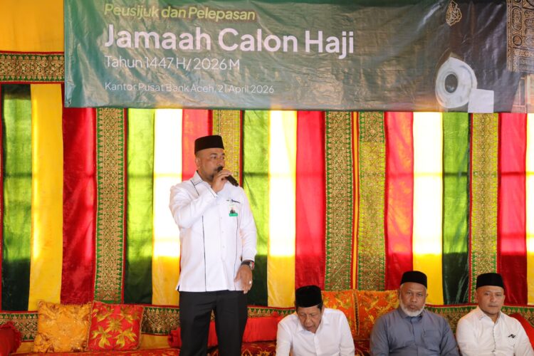 Direktur Utama Bank Aceh Fadhil Ilyas memberikan sambutan pada acara peusijuek dan pelepasan jamaah calon haji di Kantor Pusat Bank Aceh 21 April 2026 FOTOHumas Bank Aceh KETIKKABARcom Direktur Utama Bank Aceh Fadhil Ilyas memberikan sambutan pada acara peusijuek dan pelepasan jamaah calon haji di Kantor Pusat Bank Aceh 21 April 2026 FOTOHumas Bank Aceh