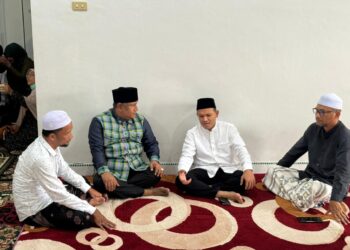 Wakil Gubernur Aceh, Fadhlullah, saat mengunjungi Dayah Madinatuddinah Miftahussalam di Kecamatan Jeumpa, Kabupaten Bireuen, Jumat (1/5). [FOTO: HUMAS]