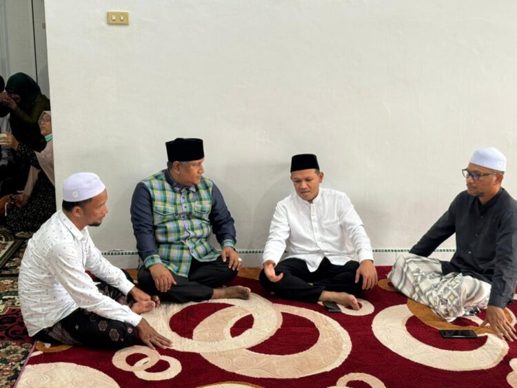 Wakil Gubernur Aceh Fadhlullah saat mengunjungi Dayah Madinatuddinah Miftahussalam di Kecamatan Jeumpa Kabupaten Bireuen Jumat 15 FOTO HUMAS