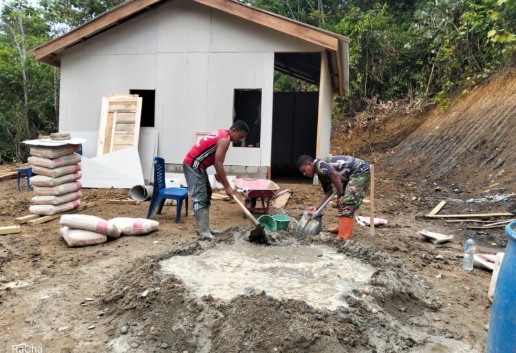 Satgas TNI Manunggal Membangun Desa TMMD Reguler ke128 Kodim 0117Aceh Tamiang mempercepat pengerjaan renovasi Rumah Tidak Layak Huni RTLH milik Muin di Desa Suka Makmur Kecamatan Sekerak Kabupaten Aceh Tamiang Selasa 552026 FOTO KODAM IM KETIKKABARcom Satgas TNI Manunggal Membangun Desa TMMD Reguler ke 128 Kodim 0117Aceh Tamiang mempercepat pengerjaan renovasi Rumah Tidak Layak Huni RTLH milik Muin di Desa Suka Makmur Kecamatan Sekerak Kabupaten Aceh Tamiang Selasa 552026 FOTO KODAM IM