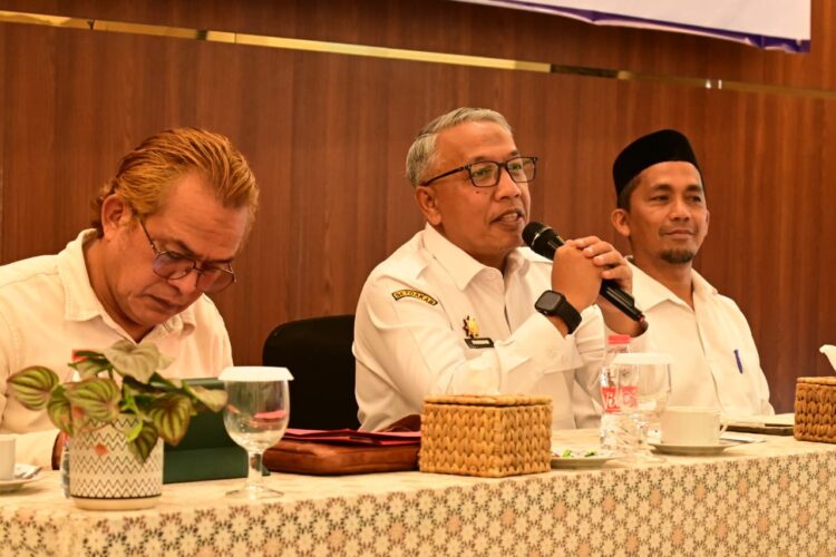 Asisten I Sekda Aceh Besar Farhan AP membuka kegiatan Pembinaan Pertanahan bagi Imuem Mukim Gelombang II Tahun 2026 di Ilona Boutique Hotel Rabu 652026 FOTOMC ACEH BESAR KETIKKABARcom Asisten I Sekda Aceh Besar Farhan AP membuka kegiatan Pembinaan Pertanahan bagi Imuem Mukim Gelombang II Tahun 2026 di Ilona Boutique Hotel Rabu 652026 FOTOMC ACEH BESAR