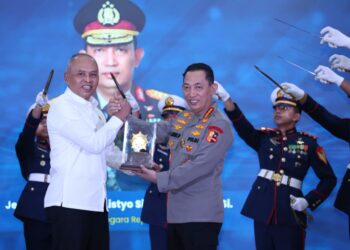 Kapolri Jenderal Listyo Sigit Prabowo menerima tanda kehormatan Adhi Bhakti Senapati dari Badan Siber dan Sandi Negara BSSN di Jakarta pada Rabu 652026 FOTO POLRI
