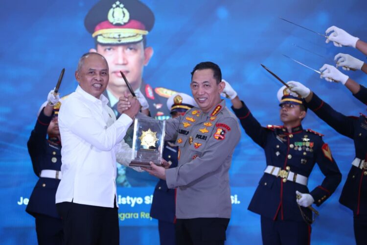 Kapolri Jenderal Listyo Sigit Prabowo menerima tanda kehormatan Adhi Bhakti Senapati dari Badan Siber dan Sandi Negara BSSN di Jakarta pada Rabu 652026 FOTO POLRI KETIKKABARcom Kapolri Jenderal Listyo Sigit Prabowo menerima tanda kehormatan Adhi Bhakti Senapati dari Badan Siber dan Sandi Negara BSSN di Jakarta pada Rabu 652026 FOTO POLRI