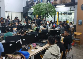Sebanyak 321 warga negara asing WNA yang diamankan dalam pengungkapan kasus perjudian online jaringan internasional di Jakarta Barat dipindahkan ke sejumlah kantor imigrasi pada Minggu 10052026 FOTO Ist KETIKKABARcom Sebanyak 321 warga negara asing WNA yang diamankan dalam pengungkapan kasus perjudian online jaringan internasional di Jakarta Barat dipindahkan ke sejumlah kantor imigrasi pada Minggu 10052026 FOTO Ist