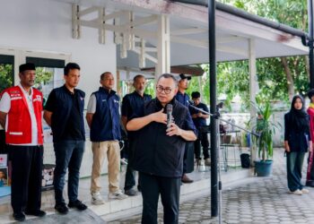 Ketua Bidang Organisasi Palang Merah Indonesia Pusat, Sudirman Said menjadi pembina upacara dalam penutupan kegiatan traveling PMR yang digelar di Markas PMI Banda Aceh, Minggu (10/5/2026). [FOTO: Ist]