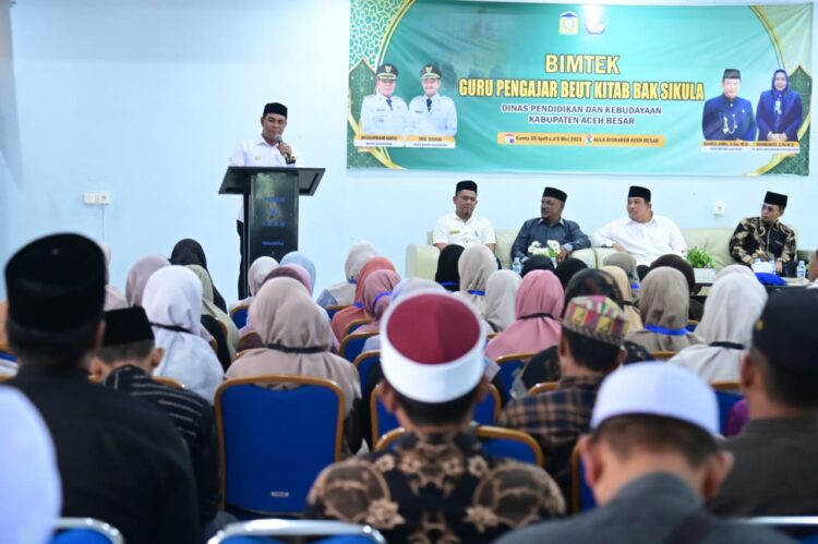 Bupati Aceh Besar Muharram Idris menyampaikan sambutan dan sekaligus membuka Bimbingan Teknis Beut Kitab Bak Sikula di Aula Disnakertrans Aceh Besar Kota Jantho Rabu 1352026 FOTOMC ACEH BESAR