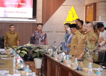 Bupati Aceh Besar H Muharram Idris (Syech Muharram) menghadiri Rakor pencegahan korupsi bersama Pemerintah Aceh dan KPK RI, di Aula Kantor Inspektorat Aceh, Selasa (19/5/2026). FOTO/ MC ACEH BESAR