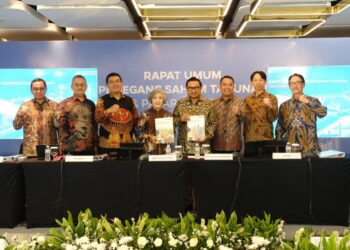 Jajaran Komisaris dan Direksi Solusi Bangun Indonesia dalam RUPS Tahunan yang memutuskan penggunaan 50% dari laba bersih tahun 2025 sebanyak Rp329,3 miliar sebagai dividen bagi pemegang saham.