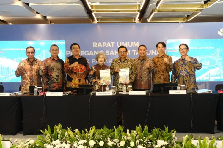 Jajaran Komisaris dan Direksi Solusi Bangun Indonesia dalam RUPS Tahunan yang memutuskan penggunaan 50 dari laba bersih tahun 2025 sebanyak Rp3293 miliar sebagai dividen bagi pemegang saham