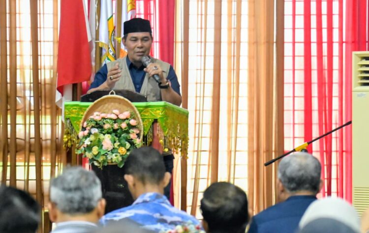 Bupati Aceh Besar H Muharram Idris menyampaikan sambutan sekaligus membuka Raker KONI Aceh Besar Tahun 2026 di Gedung Dekranasda Aceh Besar Gampong Gani Kecamatan Ingin Jaya Aceh Besar Sabtu 2352026 FOTOMC ACEH BESAR KETIKKABARcom Bupati Aceh Besar H Muharram Idris menyampaikan sambutan sekaligus membuka Raker KONI Aceh Besar Tahun 2026 di Gedung Dekranasda Aceh Besar Gampong Gani Kecamatan Ingin Jaya Aceh Besar Sabtu 2352026 FOTOMC ACEH BESAR