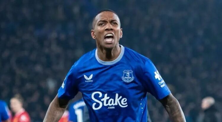 Ashley Young resmi mengumumkan keputusannya untuk gantung sepatu dari dunia sepak bola profesional pada akhir musim 20252026 FOTO Ist