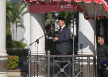 Sekda Aceh, M. Nasir, memimpin upacara peringatan Hari Lahir Pancasila Tahun 2026 yang digelar di halaman Kantor Gubernur Aceh, Senin (1/6/2026).