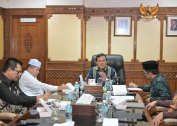 Wakil Gubernur Aceh Fadhlullah menerima kunjungan audiensi Majelis Permusyawaratan Ulama (MPU) Aceh di ruang kerjanya, Kamis (4/6).