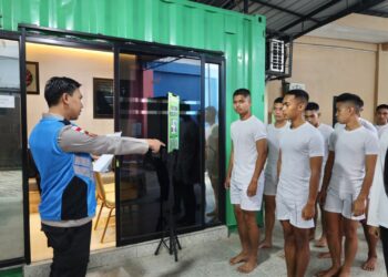 Ⓒ Hak cipta foto di atas dikembalikan sesungguhnya kepada pemilik foto.