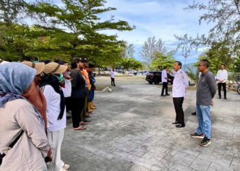 Wakil Wali Kota Sabang Suradji Junus melakukan peninjauan langsung terhadap kinerja tenaga kebersihan di kawasan Sabang Fair Rabu 1062026 KETIKKABARcom Wakil Wali Kota Sabang Suradji Junus melakukan peninjauan langsung terhadap kinerja tenaga kebersihan di kawasan Sabang Fair Rabu 1062026