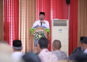 Wakil Bupati Aceh Besar Drs Syukri menyampaikan sambutan dan sekaligus membuka Pelatihan Nazhir Wakaf di Aula Dekranasda Aceh Besar, Gampong Gani, Kecamatan Ingin Jaya, Aceh Besar, Rabu (10/6/2026). FOTO/ PROKOPIM PEMKAB ACEH BESAR