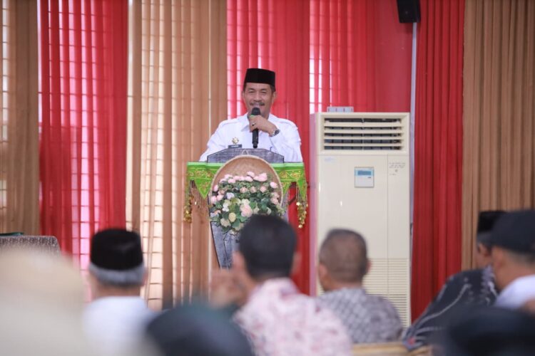 Wakil Bupati Aceh Besar Drs Syukri menyampaikan sambutan dan sekaligus membuka Pelatihan Nazhir Wakaf di Aula Dekranasda Aceh Besar Gampong Gani Kecamatan Ingin Jaya Aceh Besar Rabu 1062026 FOTO PROKOPIM PEMKAB ACEH BESAR KETIKKABARcom Wakil Bupati Aceh Besar Drs Syukri menyampaikan sambutan dan sekaligus membuka Pelatihan Nazhir Wakaf di Aula Dekranasda Aceh Besar Gampong Gani Kecamatan Ingin Jaya Aceh Besar Rabu 1062026 FOTO PROKOPIM PEMKAB ACEH BESAR
