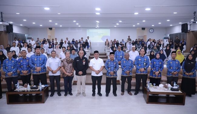 Foto bersama usai pembukaan Bimtek Pelaporan Inovasi Daerah Kabupaten Aceh Besar Tahun 2026 di Aula Kantor Pusjar SKMK LAN RI Aceh Gampong Lamcot Kecamatan Darul Imarah Aceh Besar Rabu 1762026 FOTO Prokopim Pemkab Aceh Besar