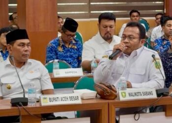 Wali Kota Sabang, H. Zulkifli H. Adam, menghadiri Pertemuan Pemerintah Aceh bersama Komisi II DPR RI di Gedung Serbaguna Sekretariat Daerah Aceh, Banda Aceh, Rabu (17/6/2026). FOTO/HUMAS PEMKO SABANG.