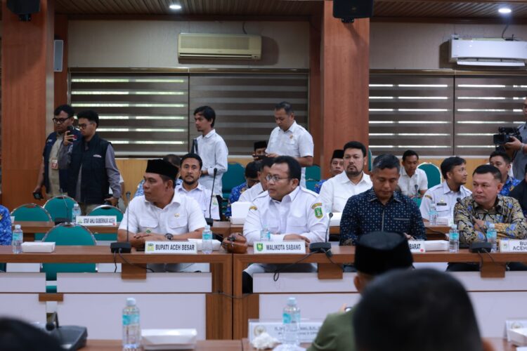 Bupati Aceh Besar H Muharram Idris Syech Muharram menghadiri pertemuan Pemerintah Aceh bersama Tim Komisi II DPR RI di Gedung Serbaguna Setda Aceh Banda Aceh Rabu 1762026 FOTO MC ACEH BESAR KETIKKABARcom Bupati Aceh Besar H Muharram Idris Syech Muharram menghadiri pertemuan Pemerintah Aceh bersama Tim Komisi II DPR RI di Gedung Serbaguna Setda Aceh Banda Aceh Rabu 1762026 FOTO MC ACEH BESAR