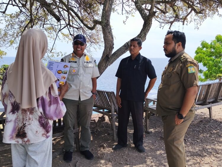 Kabid Ketertiban Umum dan Ketenteraman Masyarakat Satpol PP dan WH Aceh Besar Suhaimi SP meninjau kawasan wisata Bukit Lamreh Kecamatan Mesjid Raya Kabupaten Aceh Besar Kamis 1862026 FOTO MC ACEH BESAR KETIKKABARcom Kabid Ketertiban Umum dan Ketenteraman Masyarakat Satpol PP dan WH Aceh Besar Suhaimi SP meninjau kawasan wisata Bukit Lamreh Kecamatan Mesjid Raya Kabupaten Aceh Besar Kamis 1862026 FOTO MC ACEH BESAR