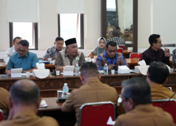 Dewan Perwakilan Rakyat Aceh (DPRA) menggelar rapat koordinasi bersama sejumlah Satuan Kerja Perangkat Aceh (SKPA) di Ruang Serbaguna Gedung Sekretariat DPRA, Selasa (30/6/2026).